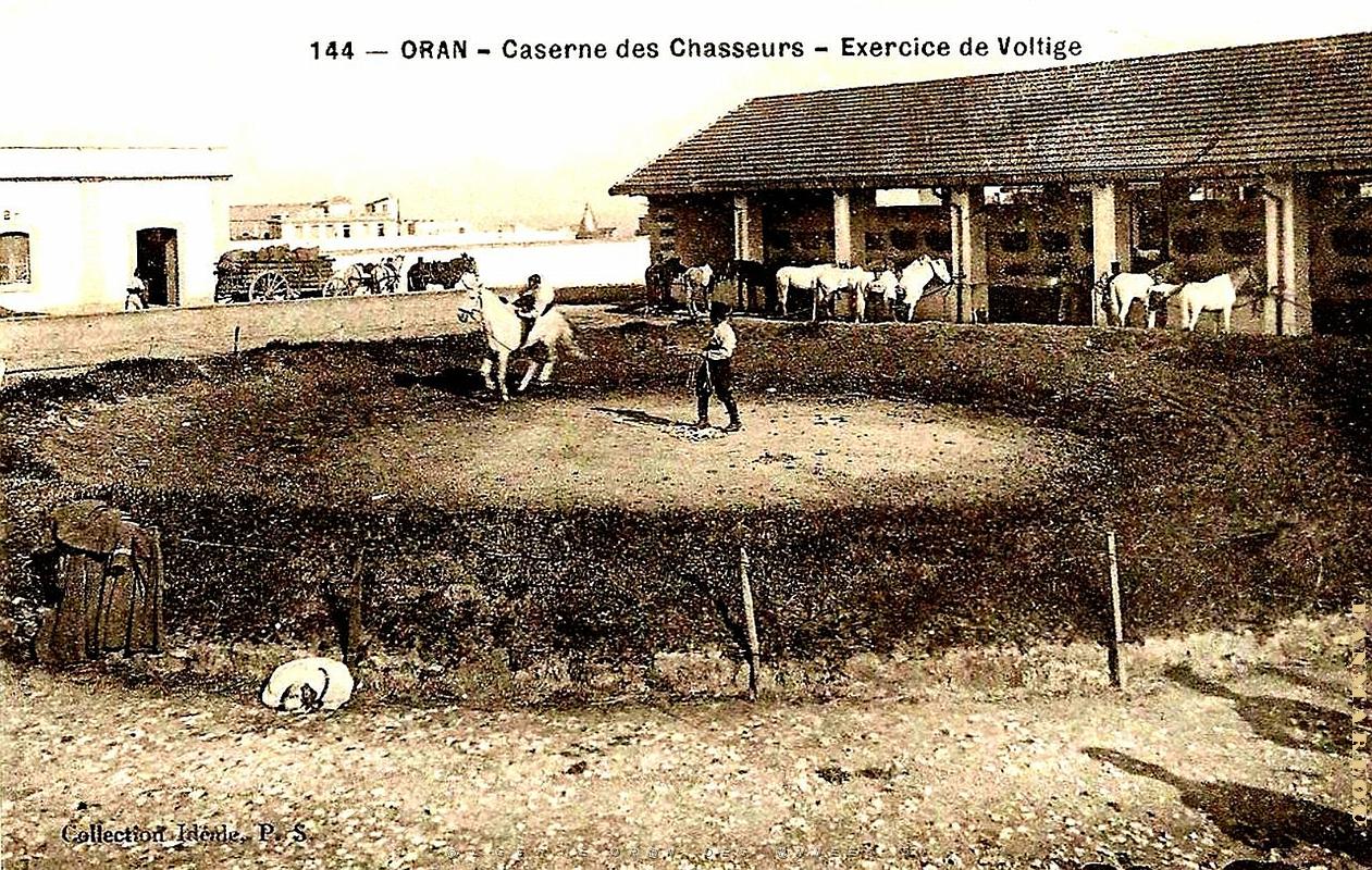 Oran - Caserne des Chasseurs -Voltige.jpg